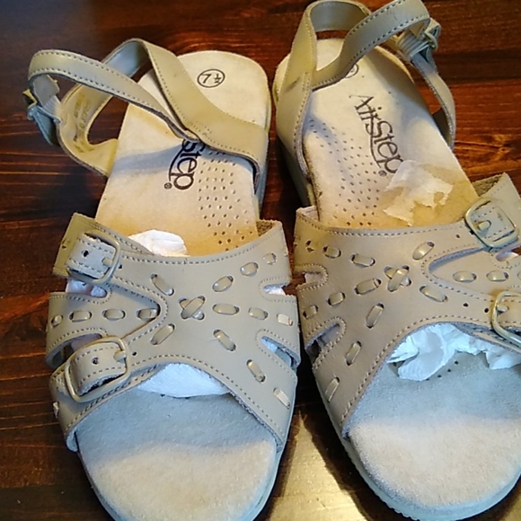 Shoes - Picture 2 of 4